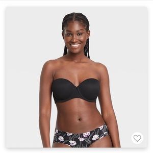 Lightly lined strapless bra
